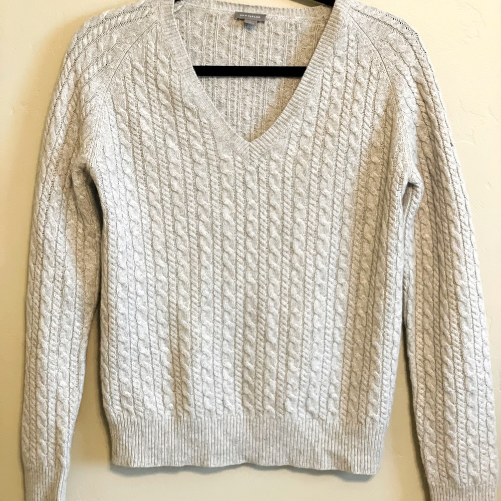 100% Cashmere Grey Ann Taylor Cable Sweater Sz M